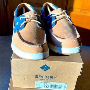 Boys size 5.5 Sperrys